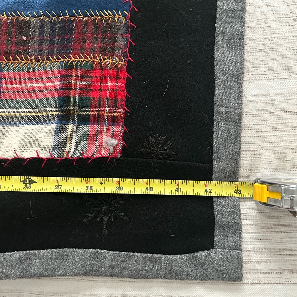 Tartan & Plaid handmade “family story”Patchwork Quilt with Plaid and Embroidery - Picture 14 of 15